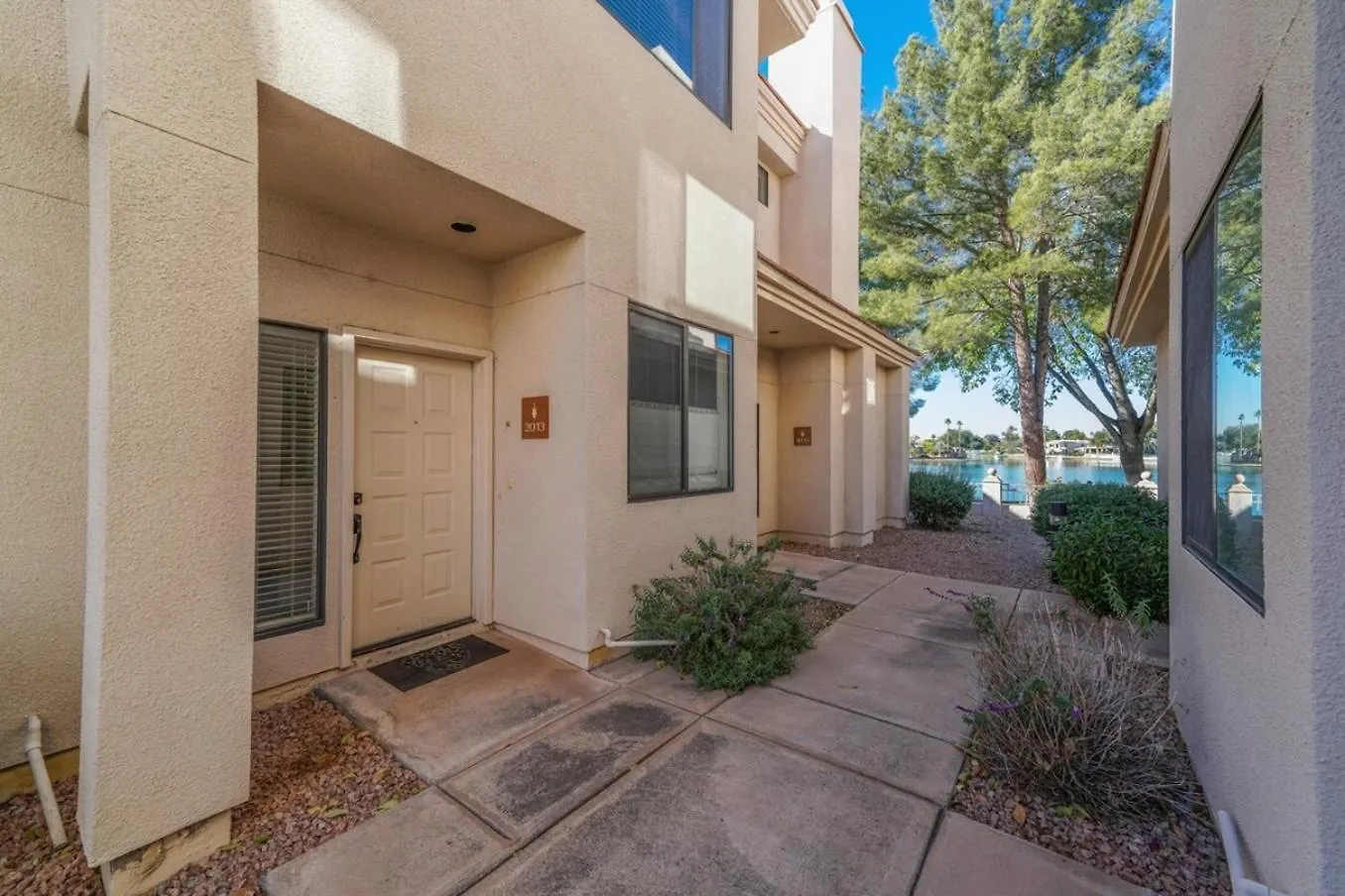 Waterfront-2Nd Flr-3Br-Fireworks-Private-Gated Villa Scottsdale