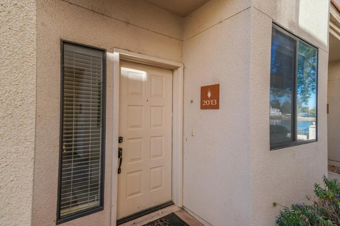 Waterfront-2Nd Flr-3Br-Fireworks-Private-Gated Villa Scottsdale