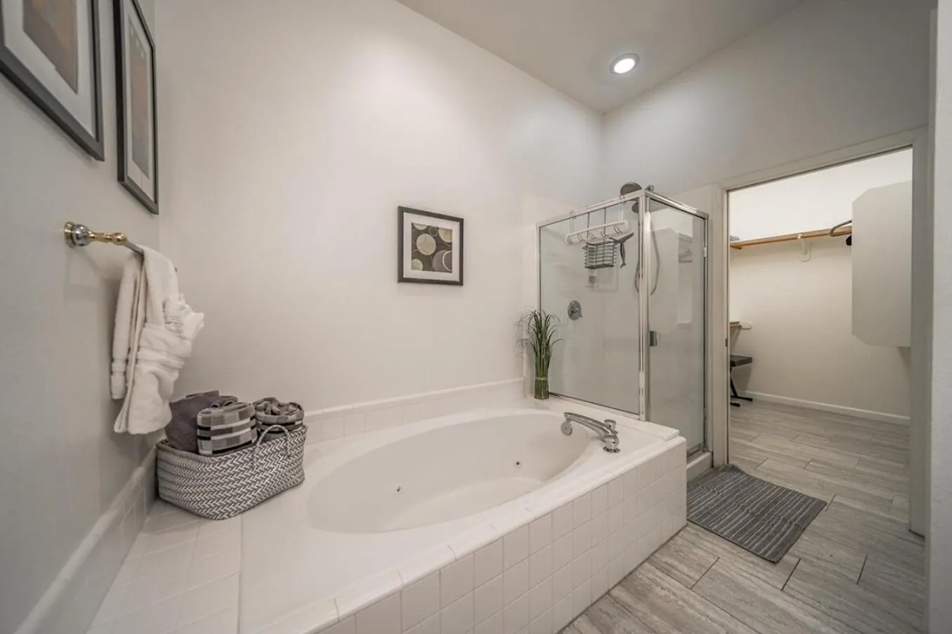Waterfront-2Nd Flr-3Br-Fireworks-Private-Gated Villa Scottsdale